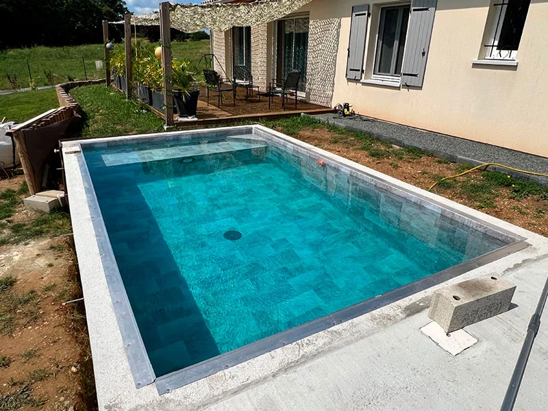 Étanchéité piscine membrane imprimé bordeaux